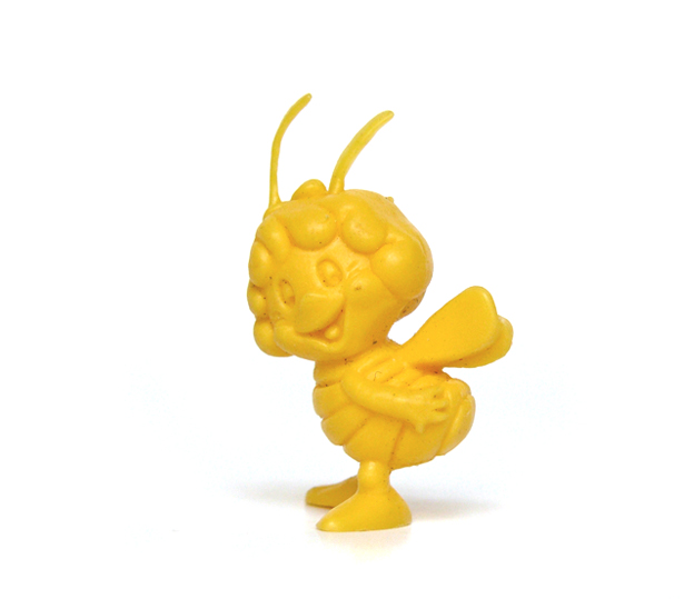 Maya l'abeille figurine monocolore montre ses fesses