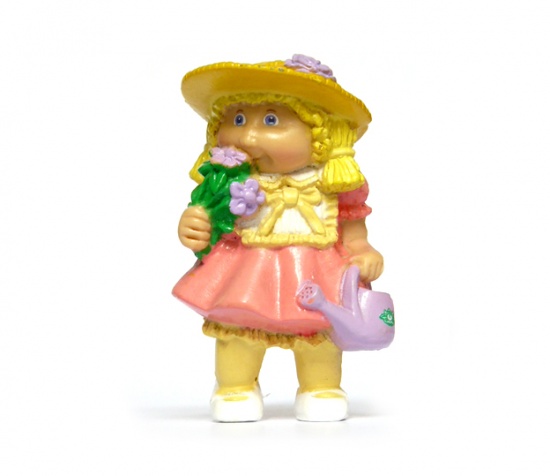 Cabbage Patch Kids figure blonde with lila Watering can